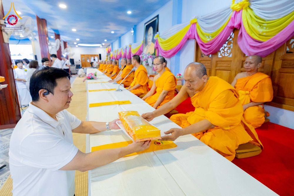 ภาพ No.295856:วันที่ 17 มกราคม พ.ศ. 2569 พิธีถวายภัตตาหารเป็นสังฆทาน แด่พระธรรมยาตรา ณ วัดโบสถ์บน ต.บางคูเวียง จ.นนทบุรี อนุสรณ์สถานลำดับที่ 4 สถานที่เกิดด้วยกายธรรม ในโครงการธรรมยาตรา กตัญญูบูชา มหาปูชนียาจารย์ พระมงคลเทพมุนี(สด จนฺทสโร) พระผู้ปราบมาร อนุสรณ์สถาน 7 แ