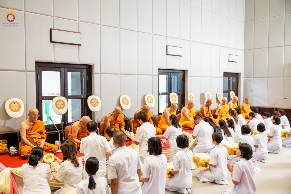 ภาพ No.332346:วันเสาร์ที่ 6 มิถุนายน พ.ศ.2569 พิธีต้อนรับสัญญาบัตร พัดยศ พระราชภาวนาวชิรวิเทศ วิ. ณ อุโบสถพระไตรปิฏก วัดพระธรรมกาย