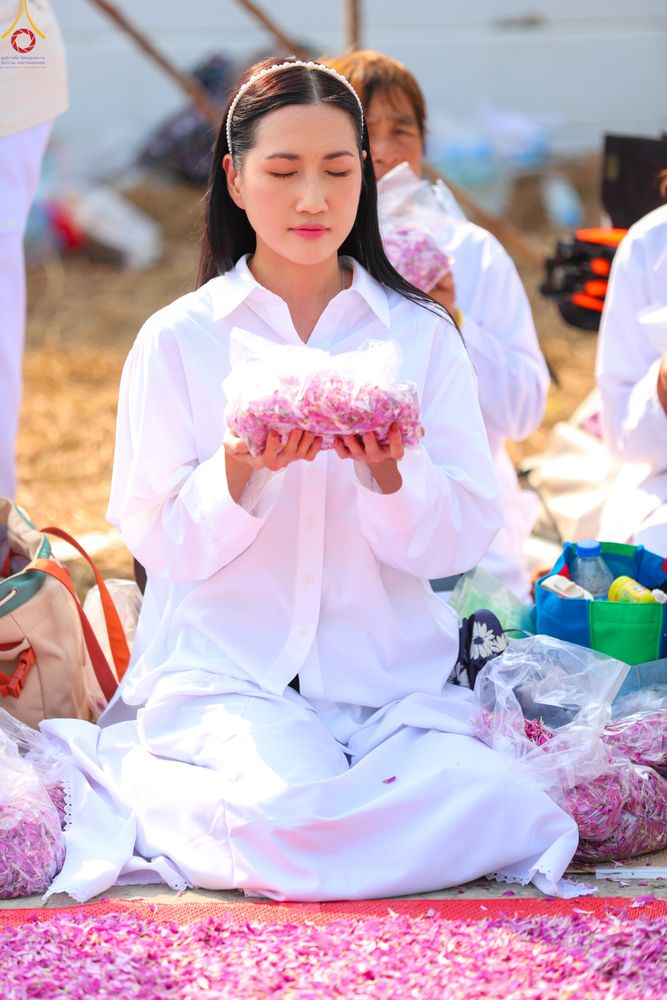 ภาพ No.299359:วันที่ 18 มกราคม พ.ศ. 2569 พิธีต้อนรับพระธรรมยาตรา ณ อนุสรณ์สถานลำดับที่ 5 สถานที่เผยแผ่วิชชาธรรมกายครั้งแรก อนุสรณ์สถานบางปลา วัดบางปลา อำเภอบางเลน จังหวัดนครปฐม ในโครงการธรรมยาตรา กตัญญูบูชา มหาปูชนียาจารย์ พระมงคลเทพมุนี(สด จนฺทสโร) พระผู้ปราบมาร อนุส