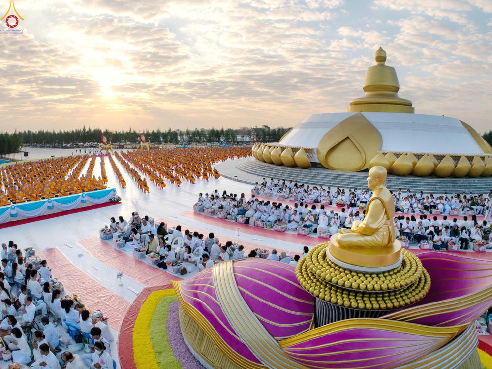 ภาพ No.302526:วันที่ 24 มกราคม พ.ศ. 2569 พิธีตักบาตรพระธรรมยาตรา ณ อนุสรณ์สถานลำดับที่ 5 สถานที่เผยแผ่วิชชาธรรมกายครั้งแรก อนุสรณ์สถานบางปลา วัดบางปลา อำเภอบางเลน จังหวัดนครปฐม ในโครงการธรรมยาตรา กตัญญูบูชา มหาปูชนียาจารย์ พระมงคลเทพมุนี(สด จนฺทสโร) พระผู้ปราบมาร อนุส