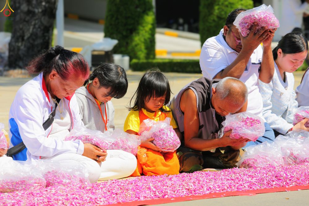 ภาพ No.304074:วันที่ 25 มกราคม พ.ศ. 2569 พิธีต้อนรับพระธรรมยาตรา  รร.สามัคคีราษฏร์บำรุง-วัดพระธรรมกาย ในโครงการธรรมยาตรา กตัญญูบูชา มหาปูชนียาจารย์ พระมงคลเทพมุนี(สด จนฺทสโร) พระผู้ปราบมาร อนุสรณ์สถาน 7 แห่ง ปีที่ 14