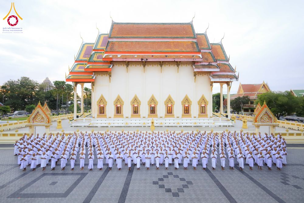 ภาพ No.278507:วันอาทิตย์ที่ 14 ธันวาคม พ.ศ.2568  พิธีเวียนประทักษิณ พิธีวันทาสีมาพระประธาน โครงการบวชบูชาธรรมมหาปูชนียาจารย์ ของศูนย์ปฏิบัติธรรมบุรีรัมย์ ณ วัดกลาง พระอารามหลวง จังหวัดบุรีรัมย์