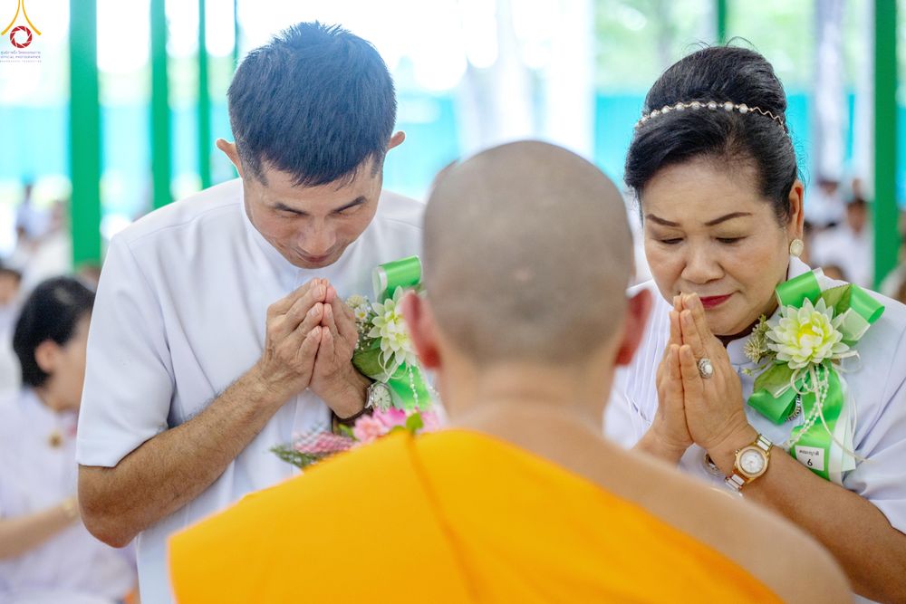 ภาพ No.330842:วันวิสาขบูชา อาทิตย์ที่ 31 พฤษภาคม พ.ศ.2569 พิธีบรรพชาสามเณรอุบาสก 11 ท่าน , พิธีถวายบาตรผ้าไตร และจตุปัจจัยไทยธรรม แด่สามเณร , พิธีอุปสมบทอุทิศชีวิต , พิธีกล่าวคำกัปปิยภัณฑ์  ณ อุโบสถพระไตรปิฎก วัดพระธรรมกาย จังหวัดปทุมธานี