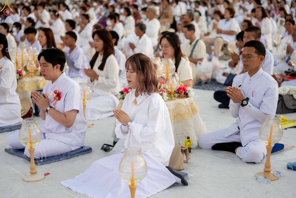 ภาพ No.293956:วันที่ 14 มกราคม พ.ศ. 2569 พิธีจุดประทีปถวายเป็นพุทธบูชา และบูชาธรรมมหาปูชนียาจารย์  ณ วัดสองพี่น้อง ต.ต้นตาล อ.สองพี่น้อง จ.สุพรรณบุรี ในโครงการธรรมยาตรา กตัญญูบูชา มหาปูชนียาจารย์ พระมงคลเทพมุนี(สด จนฺทสโร) พระผู้ปราบมาร อนุสรณ์สถาน 7 แห่ง ปีที่ 14