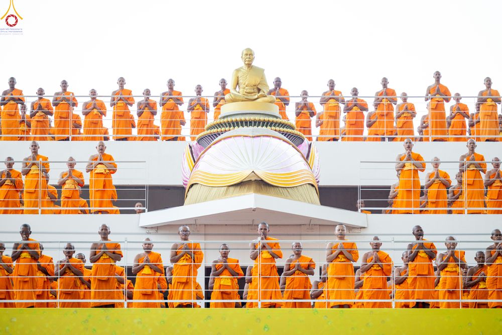 ภาพ No.300051:วันที่ 22 มกราคม พ.ศ.2569 พระธรรมยาตราปฏิบัติธรรม และถ่ายภาพหมู่ประวัติศาสตร์ ณ อาคารธรรมยาตรา กตัญญูบูชามหาปูชนียาจารย์  ตรงข้ามวัดปากน้ำภาษีเจริญ จ.กรุงเทพมหานคร ในโครงการธรรมยาตรา กตัญญูบูชา มหาปูชนียาจารย์ พระมงคลเทพมุนี(สด จนฺทสโร) พระผู้ปราบมาร อนุ