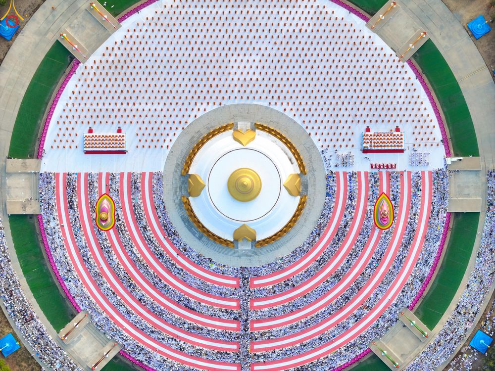 ภาพ No.302762:วันที่ 24 มกราคม พ.ศ. 2569 พิธีตักบาตรพระธรรมยาตรา(ภาพชุดที่ 2) ณ อนุสรณ์สถานลำดับที่ 5 สถานที่เผยแผ่วิชชาธรรมกายครั้งแรก อนุสรณ์สถานบางปลา วัดบางปลา อำเภอบางเลน จังหวัดนครปฐม ในโครงการธรรมยาตรา กตัญญูบูชา มหาปูชนียาจารย์ พระมงคลเทพมุนี(สด จนฺทสโร) พระผู