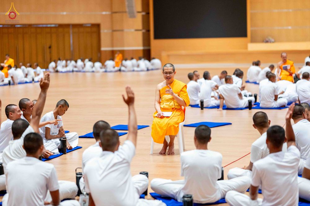 ภาพ No.341072:วันที่ 26 กรกฎาคม พ.ศ. 2569 โครงการพัฒนาคุณธรรม จริยธรรม สำหรับนักเรียนนายสิบตำรวจ (นสต.) รุ่นที่ 17 ศูนย์ฝึกอบรมตำรวจภูธรภาค 1 ได้จัดกิจกรรม ตักบาตรเพื่อน้อมอุทิศถวายเพื่อเป็นพระราชกุศลฯ  และปฏิบัติธรรม ติวธรรมมะ ณ ศูนย์ปฏิบัติธรรมเวิล์ดพีช วัลเล่ย์ (Wo
