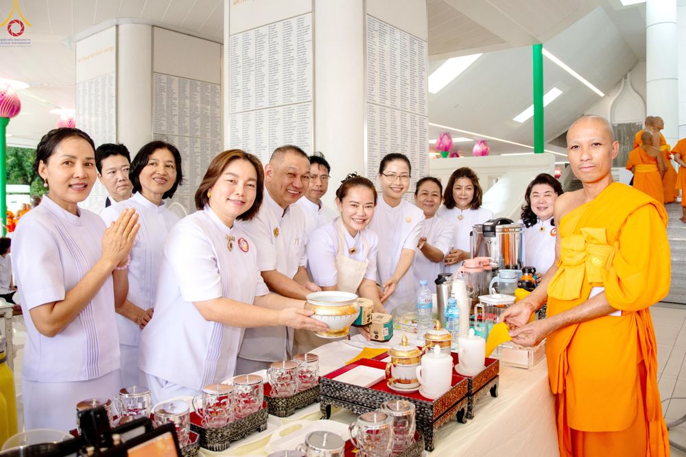 ภาพ No.330921:วันวิสาขบูชา อาทิตย์ที่ 31 พฤษภาคม พ.ศ.2569 พิธีบรรพชาสามเณรอุบาสก 11 ท่าน , พิธีถวายบาตรผ้าไตร และจตุปัจจัยไทยธรรม แด่สามเณร , พิธีอุปสมบทอุทิศชีวิต , พิธีกล่าวคำกัปปิยภัณฑ์  ณ อุโบสถพระไตรปิฎก วัดพระธรรมกาย จังหวัดปทุมธานี