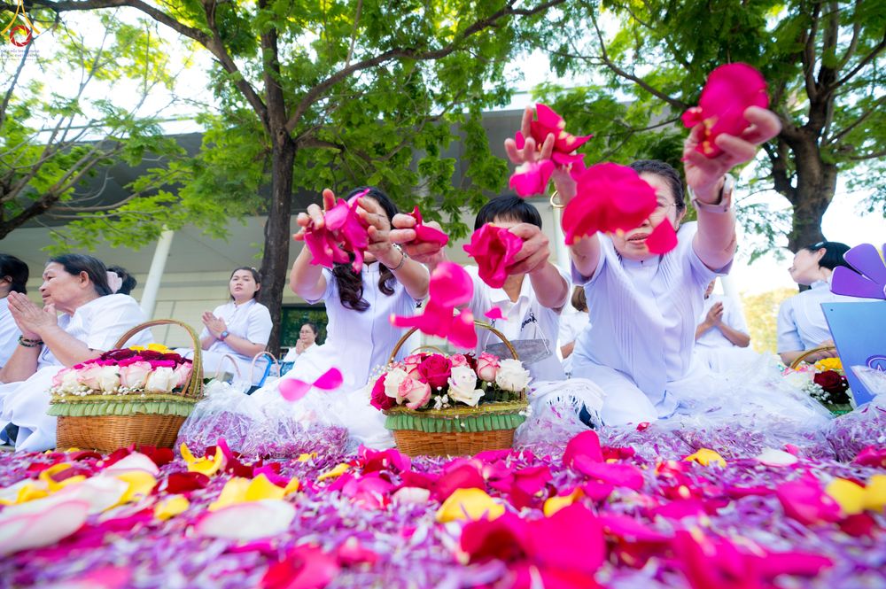 ภาพ No.304071:วันที่ 25 มกราคม พ.ศ. 2569 พิธีต้อนรับพระธรรมยาตรา  รร.สามัคคีราษฏร์บำรุง-วัดพระธรรมกาย ในโครงการธรรมยาตรา กตัญญูบูชา มหาปูชนียาจารย์ พระมงคลเทพมุนี(สด จนฺทสโร) พระผู้ปราบมาร อนุสรณ์สถาน 7 แห่ง ปีที่ 14