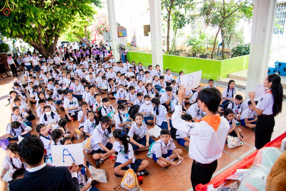 ภาพ No.288937:วันพุธที่ 17 ธันวาคม พ.ศ.2568 กิจกรรมเยาวชนไทยรวมใจทำความดี "เด็กดีมหานคร ต้นแบบด้านศีลธรรม" แข่งขันสอบตอบปัญหาศีลธรรมในพระพุทธศาสนา ครั้งที่ 7 และวันรวมพลังเด็กดี V-Star ประจำปี 2568 ณ วัดมหาธาตุยุวราชรังสฤษฎิ์ราชวรมหาวิหาร กรุงเทพมหานคร