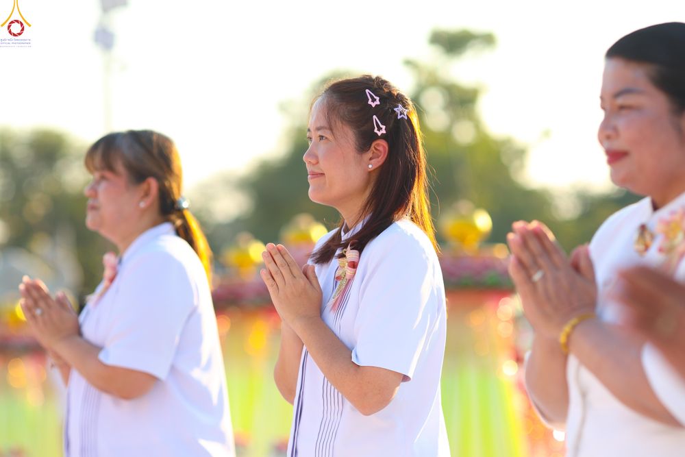 ภาพ No.293877:วันที่ 14 มกราคม พ.ศ. 2569 พิธีจุดประทีปถวายเป็นพุทธบูชา และบูชาธรรมมหาปูชนียาจารย์  ณ วัดสองพี่น้อง ต.ต้นตาล อ.สองพี่น้อง จ.สุพรรณบุรี ในโครงการธรรมยาตรา กตัญญูบูชา มหาปูชนียาจารย์ พระมงคลเทพมุนี(สด จนฺทสโร) พระผู้ปราบมาร อนุสรณ์สถาน 7 แห่ง ปีที่ 14