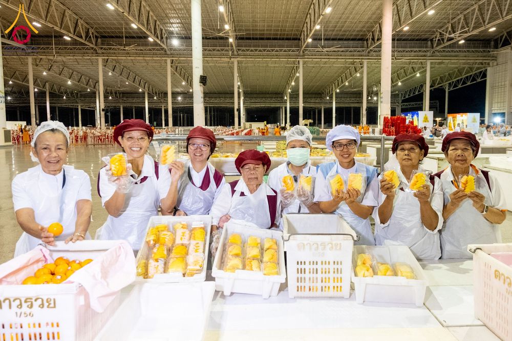 ภาพ No.305475:วันที่ 29 มกราคม พ.ศ. 2569 พิธีถวายภัตตาหารเป็นสังฆทาน แด่พระธรรมยาตรา ณ วัดพระธรรมกาย  จังหวัดปทุมธานี ในโครงการธรรมยาตรา กตัญญูบูชา มหาปูชนียาจารย์ พระมงคลเทพมุนี(สด จนฺทสโร) พระผู้ปราบมาร อนุสรณ์สถาน 7 แห่ง ปีที่ 14