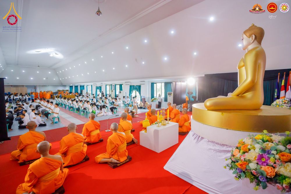 ภาพ No.284448:วันพุธที่ 17  ธันวาคม พ.ศ.2568  พิธีปลงผมนาคธรรมทายาท  โครงการบรรพชาสามเณรและบวชอุบาสิกาแก้ว  ณ วิทยาลัยศรีวิจายา (Sekolah Tinggi Agama Buddha Negeri Sriwijaya) เมืองตังเกอรัง จังหวัดบันเตน ประเทศอินโดนีเซีย