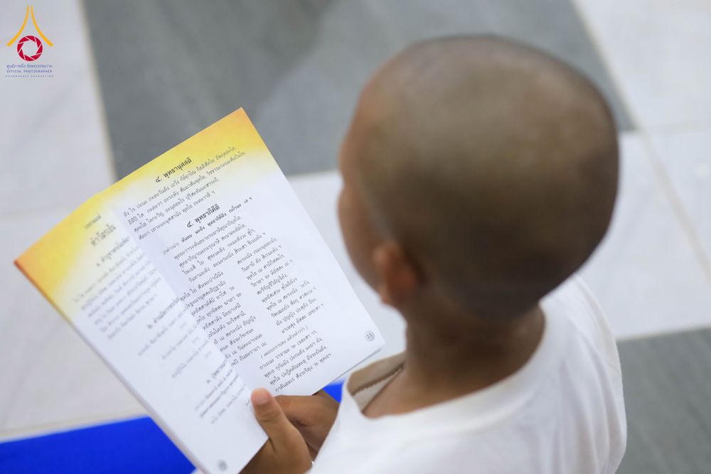 ภาพ No.319949:วันที่ 1 เมษายน พ.ศ.2569 นาคน้อยว่าที่สามเณรธรมทายาท จำนวน 98 คน  ร่วมกันสวดมนต์ทำวัตรเย็นและนั่งสมาธิ ณ ศูนย์ปฏิบัติธรรมบุรีรัมย์ จ.บุรีรัมย์