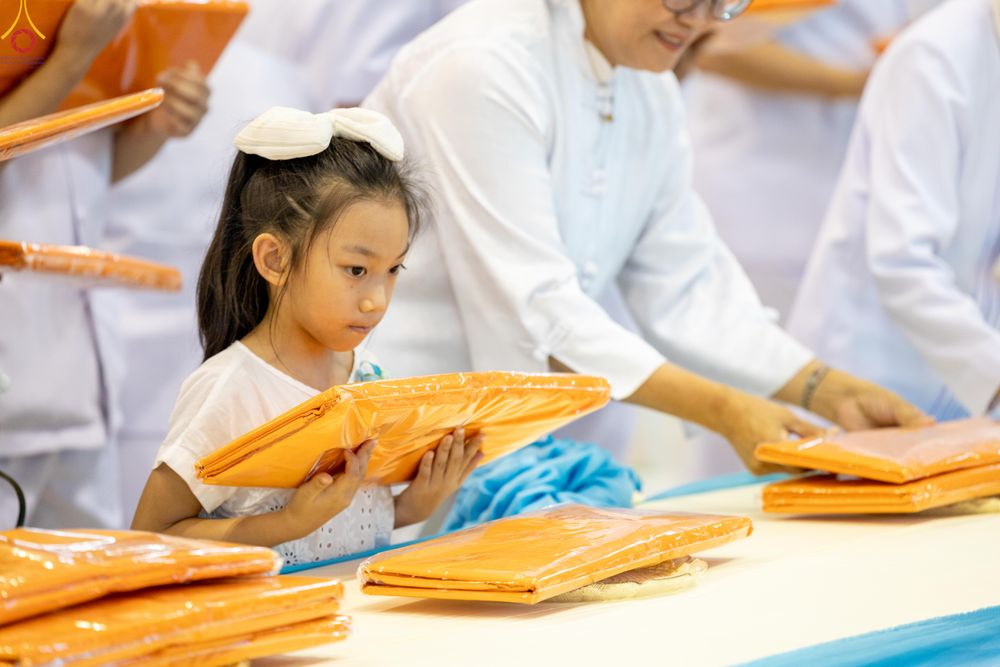 ภาพ No.318554:วันอาทิตย์ต้นเดือนที่ 5 เมษายน พ.ศ.2569 พิธีทอดผ้าป่าสมทบมหาสังฆทาน 40,000 กว่าวัดทั่วประเทศ ณ สภาธรรมกายสากล วัดพระธรรมกาย