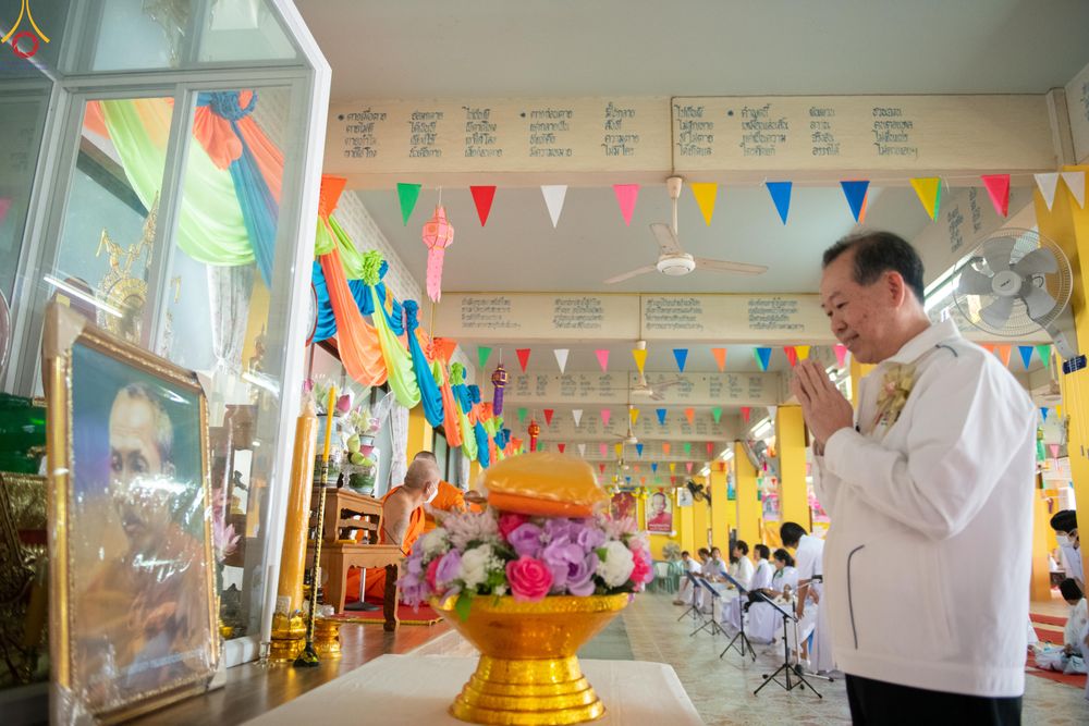 ภาพ No.291209:วันที่ 9 มกราคม พ.ศ. 2569 พิธีทอดผ้าป่าทำนุบำรุงศาสนสถาน ณ วัดนาราภิรมย์ อ.บางเลน จ.นครปฐม ในโครงการธรรมยาตรา กตัญญูบูชา มหาปูชนียาจารย์ พระมงคลเทพมุนี(สด จนฺทสโร) พระผู้ปราบมาร อนุสรณ์สถาน 7 แห่ง ปีที่ 14