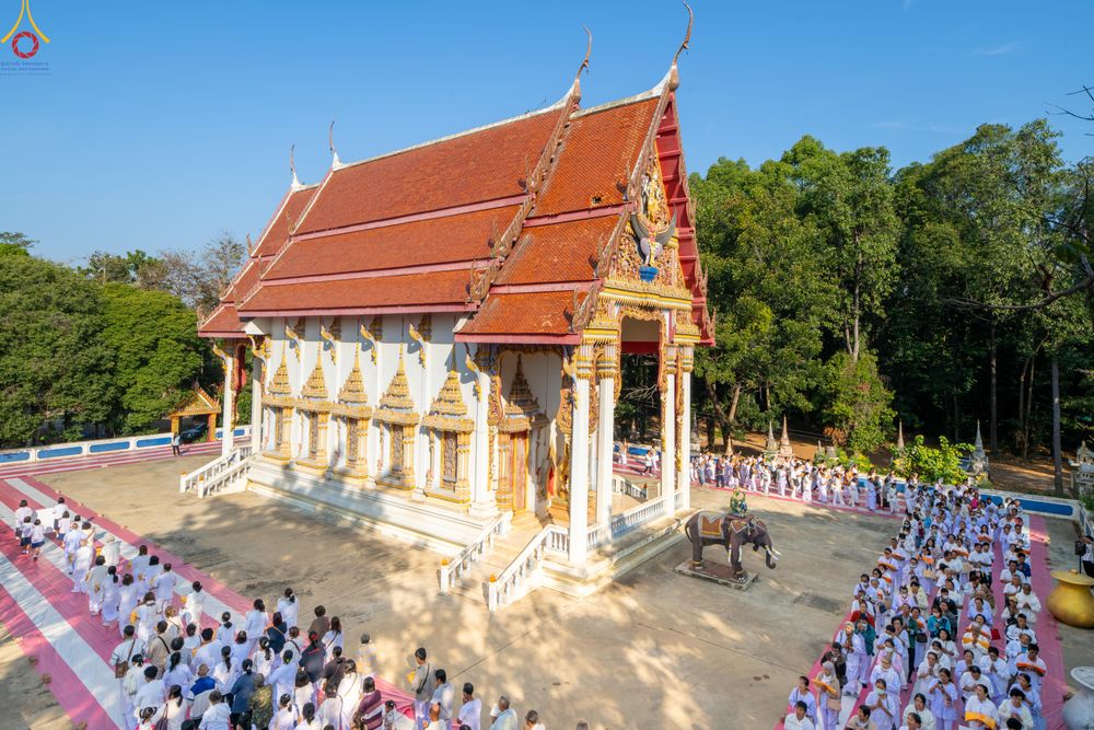 ภาพ No.293268:วันที่ 12 มกราคม พ.ศ. 2569 พิธีทอดผ้าป่าทำนุบำรุงศาสนสถาน ณ วัดพรสวรรค์ อ.สองพี่น้อง จ.สุพรรณบุรี ในโครงการธรรมยาตรา กตัญญูบูชา มหาปูชนียาจารย์ พระมงคลเทพมุนี(สด จนฺทสโร) พระผู้ปราบมาร อนุสรณ์สถาน 7 แห่ง ปีที่ 14