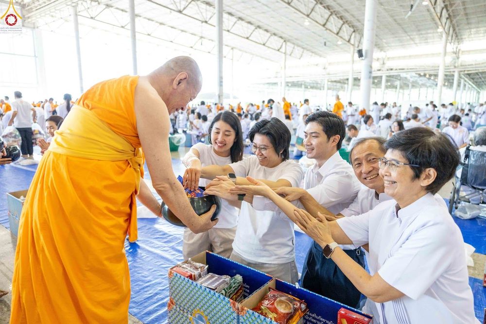 ภาพ No.345441:วันพฤหัสบดีที่ 27 สิงหาคม พ.ศ.2569 พิธีตักบาตรในวันธรรมชัย ณ สภาธรรมกายสากล วัดพระธรรมกาย ปทุมธานี