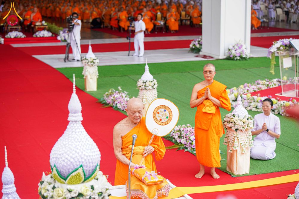 ภาพ No.316597:วันอาทิตย์ที่ 29 มีนาคม พ.ศ. 2569 พิธีทอดผ้าบังสุกุลและพิธีชำระร่าง โยมพ่อณรงค์ จินตมากุล  สิริอายุ 99 ปี 11 เดือน โยมบิดา พระครูปลัดรัตนวีรวัฒน์ (รังสฤษดิ์ อิทฺธิจินตโก) ที่ปรึกษาเจ้าคณะจังหวัดปทุมธานี เจ้าอาวาสวัดพระธรรมกาย  ณ ฌาปนสถานชั่วคราว ทางเข้า 