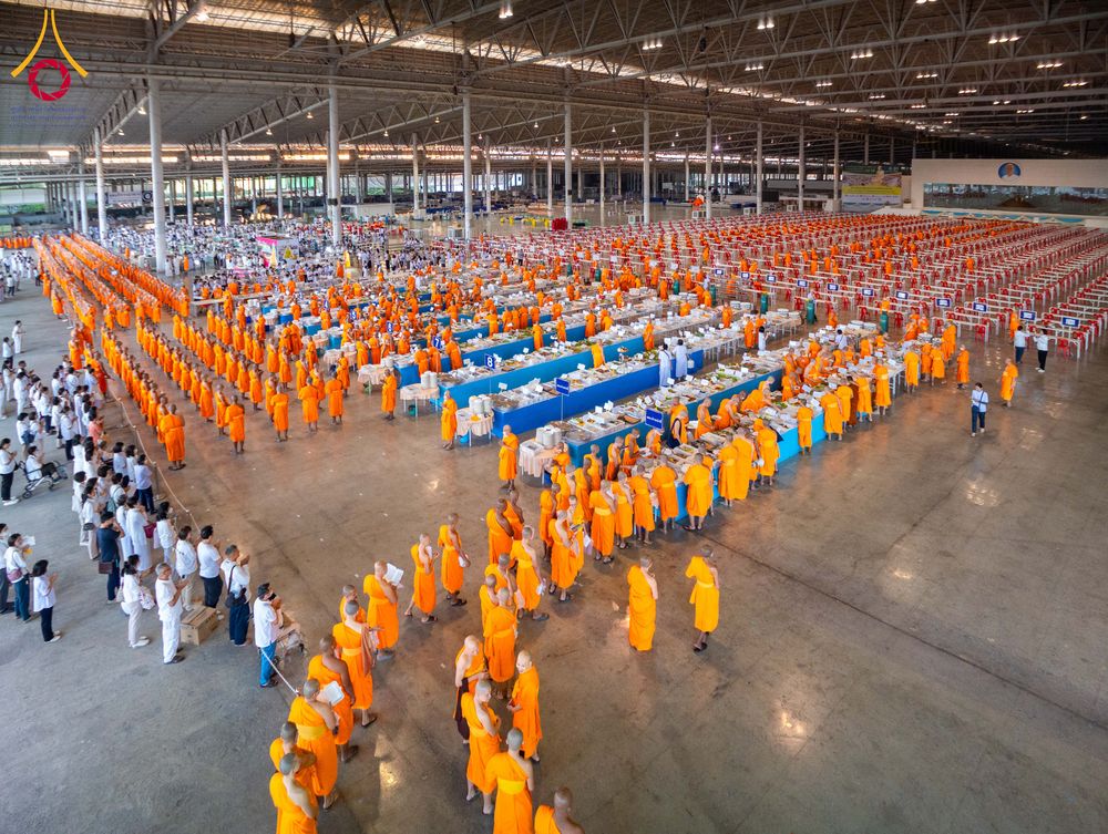 ภาพ No.279178:วันที่ 2 มกราคม พ.ศ.2569 พิธีถวายภัตตาหารเป็นสังฆทาน แด่พระธรรมยาตรา ณ วัดพระธรรมกาย ปทุมธานี ในโครงการธรรมยาตรา กตัญญูบูชา มหาปูชนียาจารย์ พระมงคลเทพมุนี(สด จนฺทสโร) พระผู้ปราบมาร อนุสรณ์สถาน 7 แห่ง ปีที่ 14