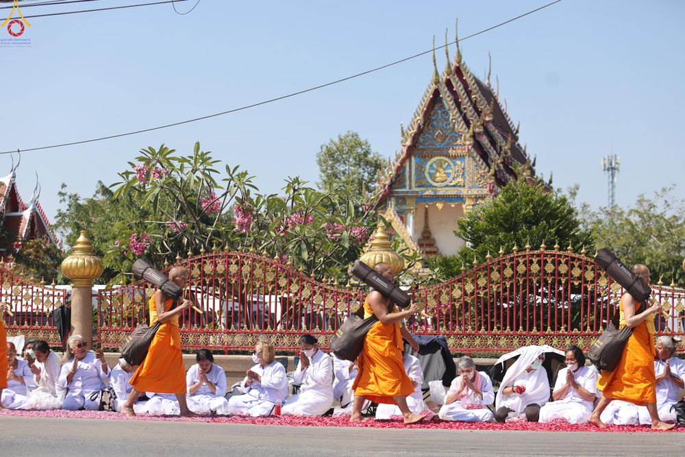 ภาพ No.304231:วันที่ 25 มกราคม พ.ศ. 2569 พิธีต้อนรับพระธรรมยาตรา  รร.สามัคคีราษฏร์บำรุง-วัดพระธรรมกาย ในโครงการธรรมยาตรา กตัญญูบูชา มหาปูชนียาจารย์ พระมงคลเทพมุนี(สด จนฺทสโร) พระผู้ปราบมาร อนุสรณ์สถาน 7 แห่ง ปีที่ 14