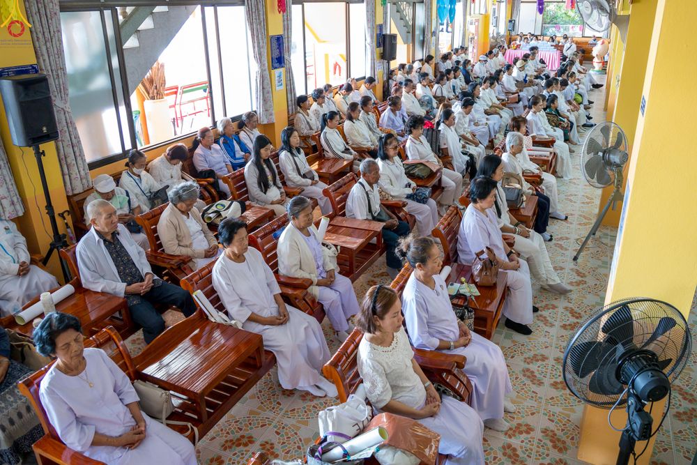 ภาพ No.291236:วันที่ 9 มกราคม พ.ศ. 2569 พิธีทอดผ้าป่าทำนุบำรุงศาสนสถาน ณ วัดนาราภิรมย์ อ.บางเลน จ.นครปฐม ในโครงการธรรมยาตรา กตัญญูบูชา มหาปูชนียาจารย์ พระมงคลเทพมุนี(สด จนฺทสโร) พระผู้ปราบมาร อนุสรณ์สถาน 7 แห่ง ปีที่ 14