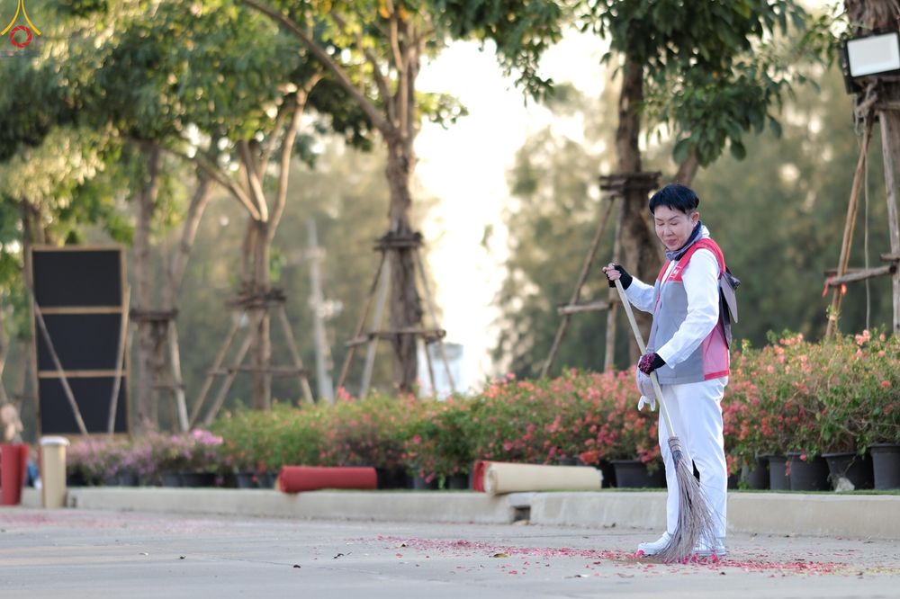 ภาพ No.296041:ภาพเบื้องหลังอาสาสมัครรวมใจ ชุดที่ 1 ในโครงการธรรมยาตรา กตัญญูบูชา มหาปูชนียาจารย์ พระมงคลเทพมุนี(สด จนฺทสโร) พระผู้ปราบมาร อนุสรณ์สถาน 7 แห่ง ปีที่ 14