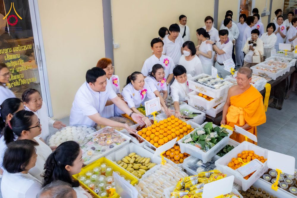 ภาพ No.295569:วันที่ 16 มกราคม พ.ศ. 2569 พิธีถวายภัตตาหารเป็นสังฆทาน แด่พระธรรมยาตรา ณ วัดโบสถ์บน ต.บางคูเวียง จ.นนทบุรี อนุสรณ์สถานลำดับที่ 4 สถานที่เกิดด้วยกายธรรม ในโครงการธรรมยาตรา กตัญญูบูชา มหาปูชนียาจารย์ พระมงคลเทพมุนี(สด จนฺทสโร) พระผู้ปราบมาร อนุสรณ์สถาน 7 แ