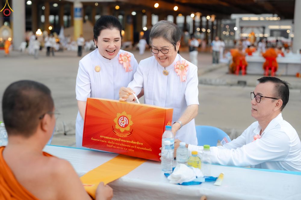 ภาพ No.324729:วันที่ 22 เมษายน พ.ศ.2569 (วันคุ้มครองโลก) บรรยากาศสาธุชน ในงานถวายมหาสังฆทาน 40,000 กว่าวัดทั่วประเทศ ณ ลานธรรม วัดพระธรรมกาย