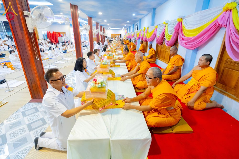 ภาพ No.294841:วันที่ 15 มกราคม พ.ศ. 2569 พิธีถวายภัตตาหารเป็นสังฆทาน แด่พระธรรมยาตรา ณ วัดโบสถ์บน ต.บางคูเวียง จ.นนทบุรี อนุสรณ์สถานลำดับที่ 4 สถานที่เกิดด้วยกายธรรม ในโครงการธรรมยาตรา กตัญญูบูชา มหาปูชนียาจารย์ พระมงคลเทพมุนี(สด จนฺทสโร) พระผู้ปราบมาร อนุสรณ์สถาน 7 แ