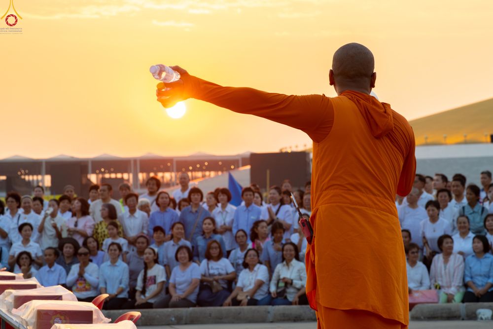 ภาพ No.322658:วันที่ 17 เมษายน พ.ศ.2569 การเรียงกล่องไทยธรรม เรียงน้ำดื่ม เรียงร่ม ณ ลานธรรมพระมหาธรรมกายเจดีย์ เพื่องานถวายมหาสังฆทาน 40,000 กว่าวัดทั่วประเทศ วันคุ้มครองโลก 22 เมษายน พ.ศ.2569 วัดพระธรรมกาย