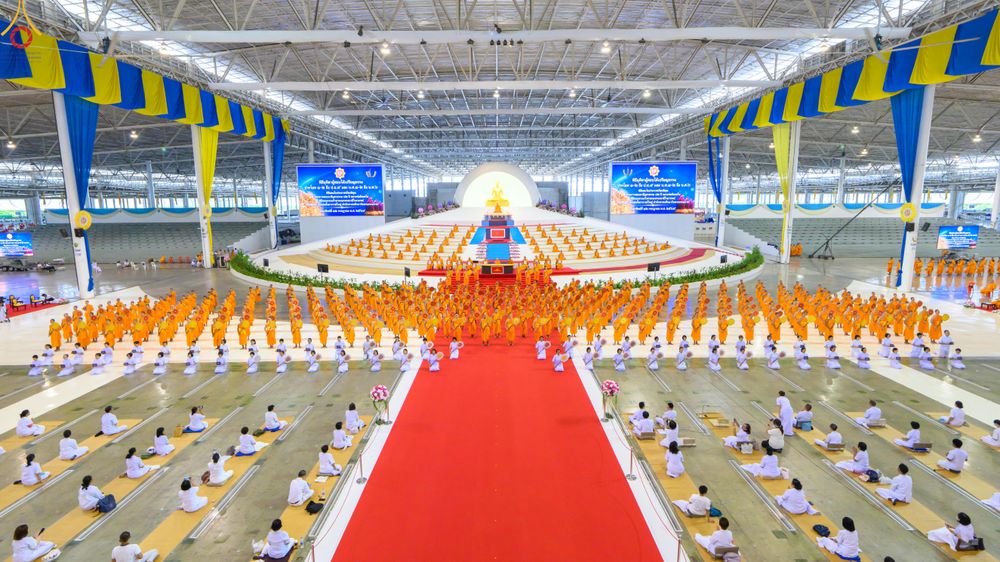 ภาพ No.339039:วันอาทิตย์ที่ 12 กรกฎาคม พ.ศ.2569 พิธีมุทิตาผู้สอบได้เปรียญธรรม ประโยค 1-2 ถึง ป.ธ.9 และ บ.ศ.1-2 ถึง บ.ศ.6 สำนักศาสนศึกษาวัดพระธรรมกาย ประจำปี 2569, พิธีมอบตราตั้งแต่งตั้งอาจารย์ใหญ่ สำนักศาสนศึกษาวัดพระธรรมกาย