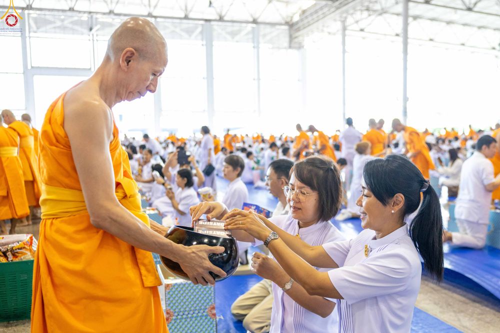 ภาพ No.345420:วันพฤหัสบดีที่ 27 สิงหาคม พ.ศ.2569 พิธีตักบาตรในวันธรรมชัย ณ สภาธรรมกายสากล วัดพระธรรมกาย ปทุมธานี