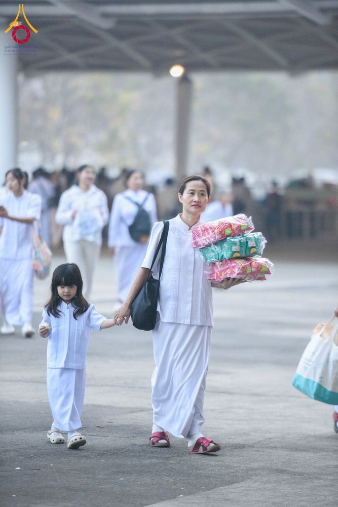 ภาพ No.308178:วันที่ 1  กุมภาพันธ์ พ.ศ. 2569 พิธีตักบาตรข้าวสารอาหารแห้ง ณ บ้านแก้วเรือนทองคุณยาย สภาธรรมกายสากล วัดพระธรรมกาย