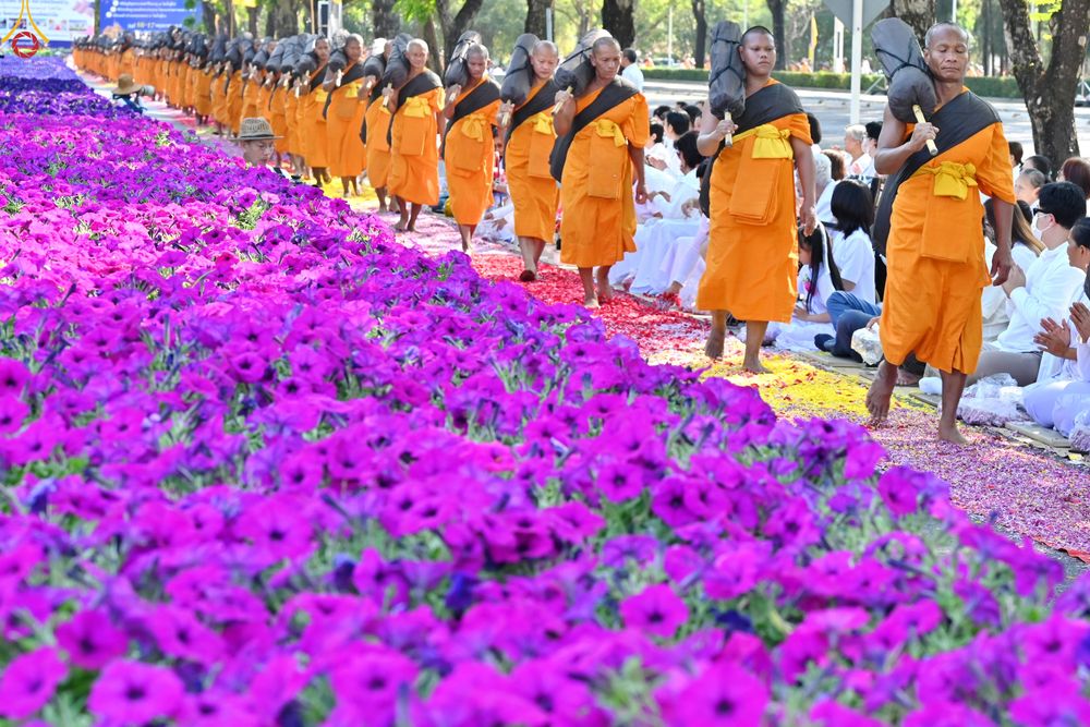 ภาพ No.304806:วันที่ 25 มกราคม พ.ศ. 2569 พิธีต้อนรับพระธรรมยาตรา (ภาพชุดที่ 2) รร.สามัคคีราษฏร์บำรุง-วัดพระธรรมกาย ในโครงการธรรมยาตรา กตัญญูบูชา มหาปูชนียาจารย์ พระมงคลเทพมุนี(สด จนฺทสโร) พระผู้ปราบมาร อนุสรณ์สถาน 7 แห่ง ปีที่ 14