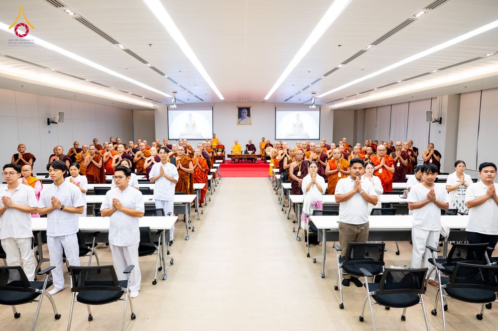 ภาพ No.325606:วันที่ 24 เมษายน พ.ศ.2569 หลวงพ่อทัตตชีโว รองเจ้าอาวาสวัดพระธรรมกาย ถวายการต้อนรับและปฏิสันถารคณะสงฆ์เมียนมาร์