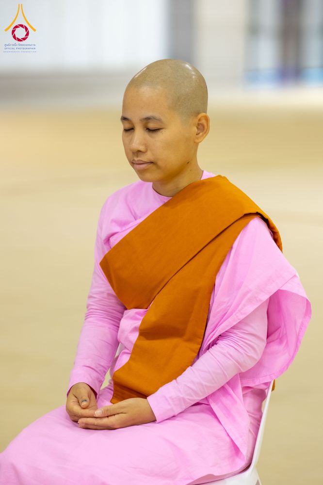 ภาพ No.325649:วันที่ 26 เมษายน พ.ศ.2569 กิจกรรมงานบุญวันอาทิตย์ สาธุชนปฏิบัติธรรมร่วมกัน ณ ห้องแก้วสารพัด 1 วัดพระธรรมกาย ปทุมธานี