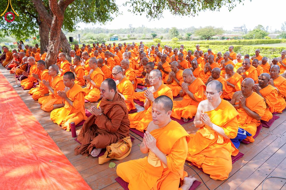 ภาพ No.314185:วันจันทร์ที่ 16 มีนาคม พ.ศ. 2569 พิธีถวายบาตรอัฐบริขาร และพิธีขอนิสัยแก่สามเณรธรรมทายาท 500 รูป ณ วิหารมายาเทวี ประเทศเนปาล