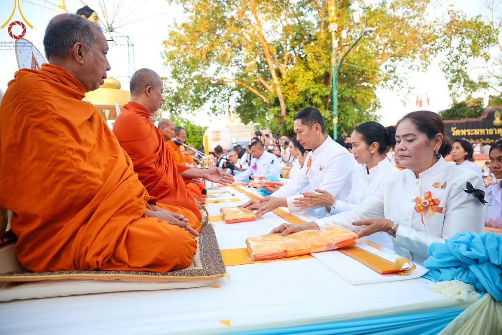 ภาพ No.311185:วันเสาร์ที่ 28 กุมภาพันธ์ พ.ศ. 2569 พิธีตักบาตรพระมหากุศล 11,250 รูป เฉลิมฉลอง 1,250 ปีศรีธรรมราชเจดีย์ สู่มรดกโลก ณ ถนนราชดำเนิน บริเวณหน้าวัดพระมหาธาตุวรมหาวิหาร อ.เมือง จ.นครศรีธรรมราช