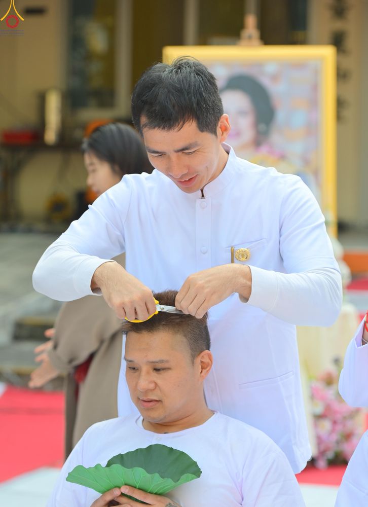 ภาพ No.280817:วันที่ 27 ธันวาคม พ.ศ. 2568  พิธีปลงผมนาคธรรมทายาท โครงการอุปสมบทหมู่บูชาธรรม 81 ปี หลวงพ่อธัมมชโย  ณ สมาคมพุทธ เขตตงช้ง ฮ่องกง