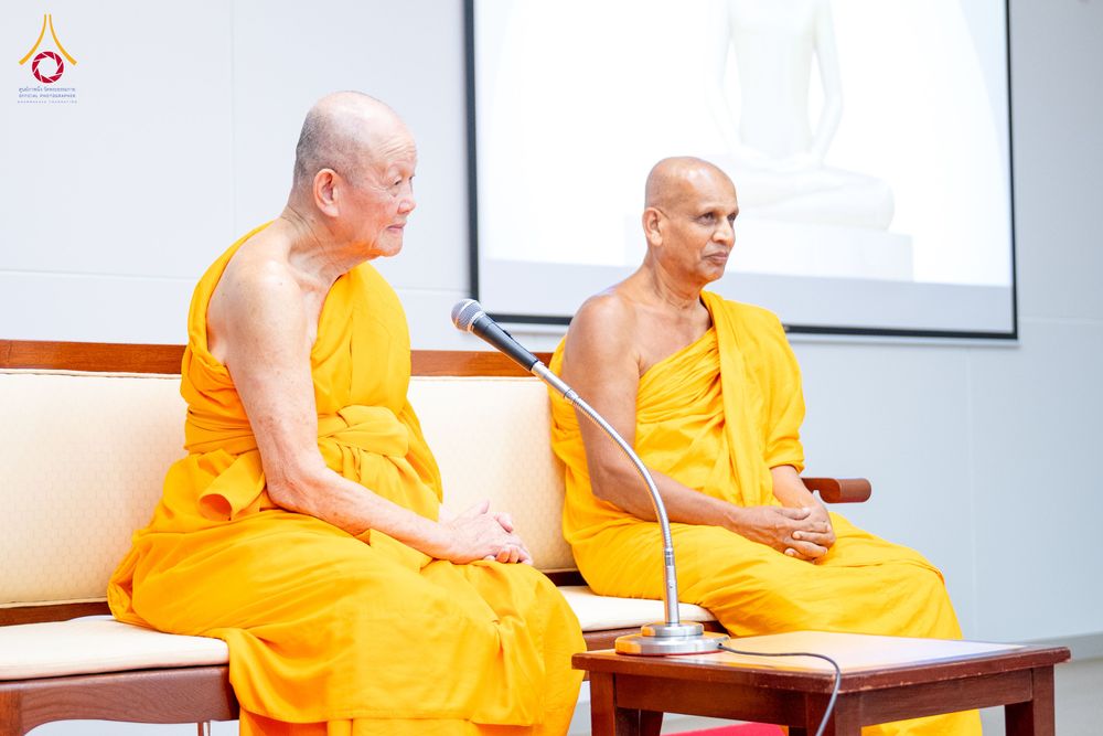 ภาพ No.323345:หลวงพ่อทัตตชีโว รองเจ้าอาวาสวัดพระธรรมกาย ถวายการต้อนรับปฏิสันถารคณะสงฆ์จากประเทศศรีลังกา