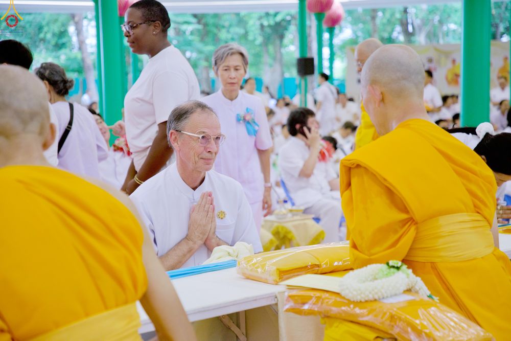 ภาพ No.330837:วันวิสาขบูชา อาทิตย์ที่ 31 พฤษภาคม พ.ศ.2569 พิธีบรรพชาสามเณรอุบาสก 11 ท่าน , พิธีถวายบาตรผ้าไตร และจตุปัจจัยไทยธรรม แด่สามเณร , พิธีอุปสมบทอุทิศชีวิต , พิธีกล่าวคำกัปปิยภัณฑ์  ณ อุโบสถพระไตรปิฎก วัดพระธรรมกาย จังหวัดปทุมธานี