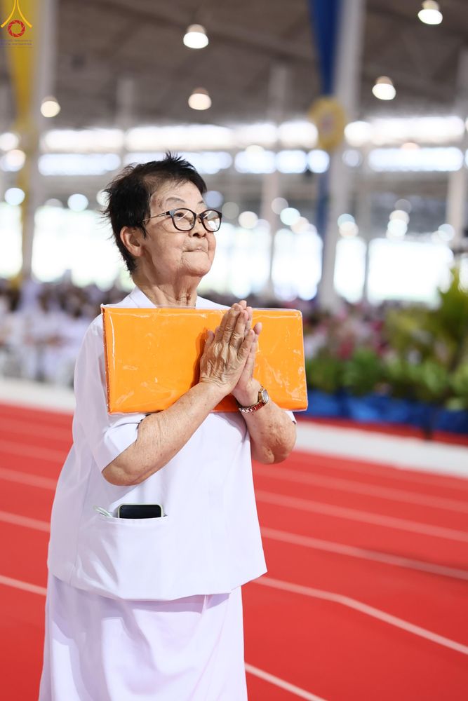 ภาพ No.318502:วันอาทิตย์ต้นเดือนที่ 5 เมษายน พ.ศ.2569 พิธีทอดผ้าป่าสมทบมหาสังฆทาน 40,000 กว่าวัดทั่วประเทศ ณ สภาธรรมกายสากล วัดพระธรรมกาย