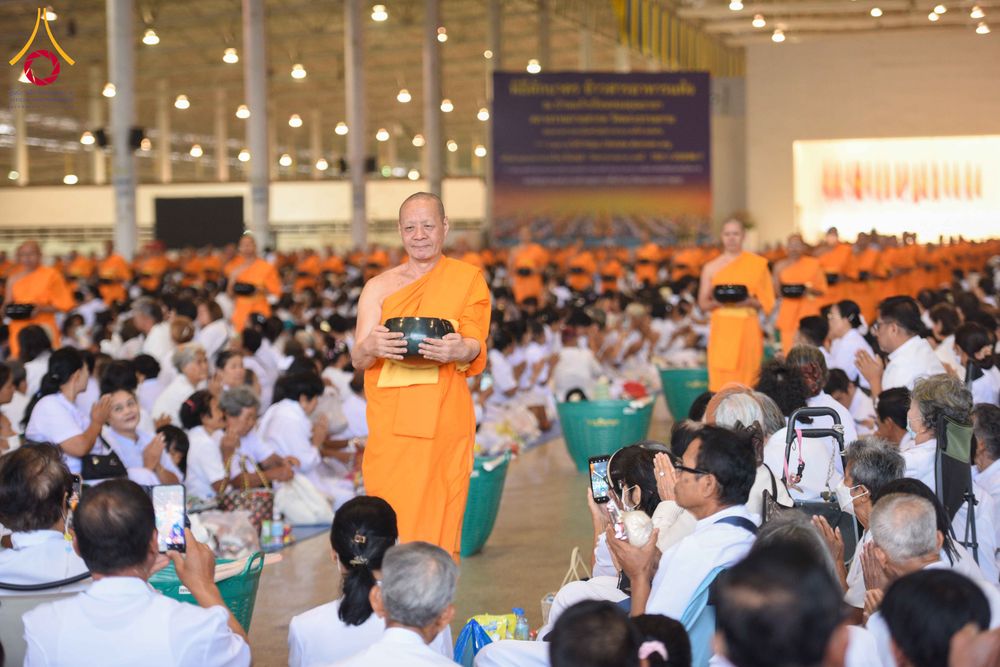 ภาพ No.308225:วันที่ 1  กุมภาพันธ์ พ.ศ. 2569 พิธีตักบาตรข้าวสารอาหารแห้ง ณ บ้านแก้วเรือนทองคุณยาย สภาธรรมกายสากล วัดพระธรรมกาย