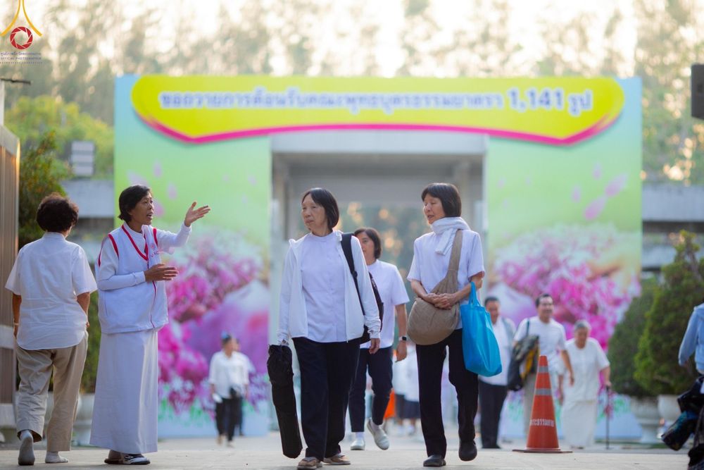 ภาพ No.198899:V.50 สารพัดV สารพัดดี ที่ธรรมยาตรา ในโครงการธรรมยาตรา กตัญญูบูชา มหาปูชนียาจารย์ พระมงคลเทพมุนี(สด จนฺทสโร) พระผู้ปราบมาร อนุสรณ์สถาน 7 แห่ง ปีที่ 13 ระหว่างวันที่ 2-31 มกราคม พ.ศ. 2568