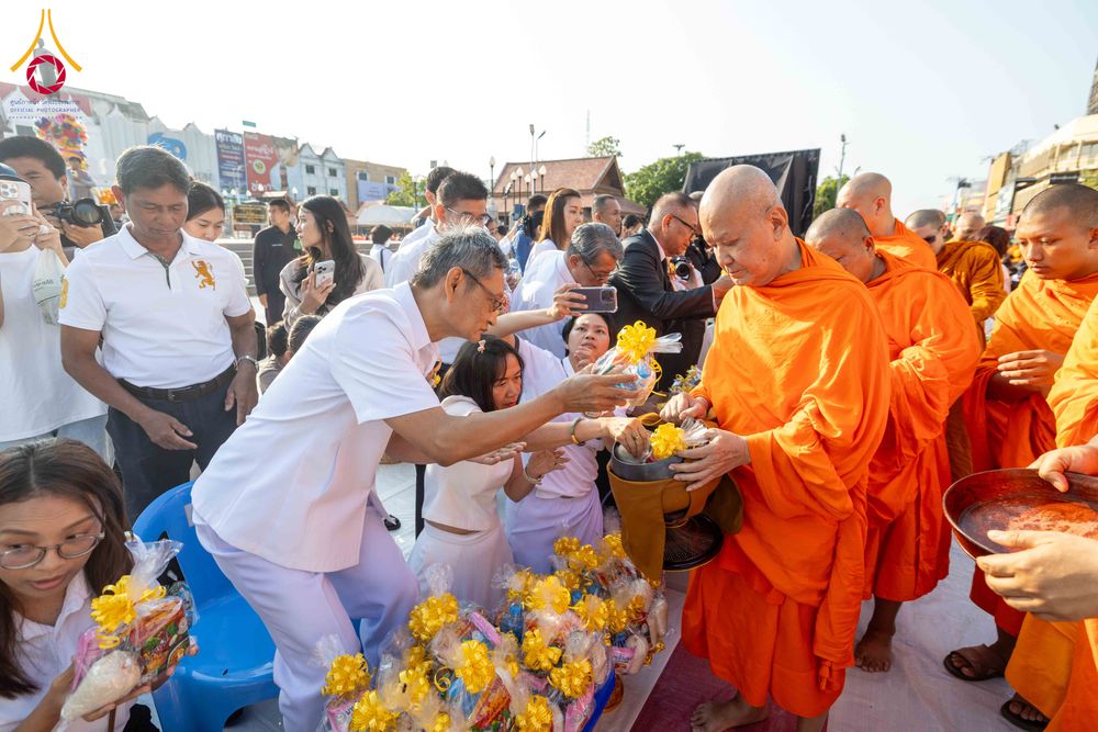 ภาพ No.312882:วันอาทิตย์ที่ 8 มีนาคม พ.ศ.2569 ทำบุญเมืองนครราชสีมา 558 ปี ตักบาตรพระ 10,000 รูป (ภาพชุดที่ 2)