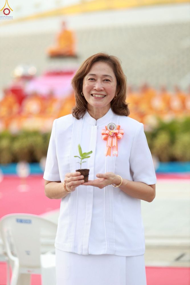 ภาพ No.252893:วันที่ 10 ตุลาคม พ.ศ. 2568 พิธีปลูกต้นทรัพย์บานชื่น ณ ลานธรรม วัดพระธรรมกาย