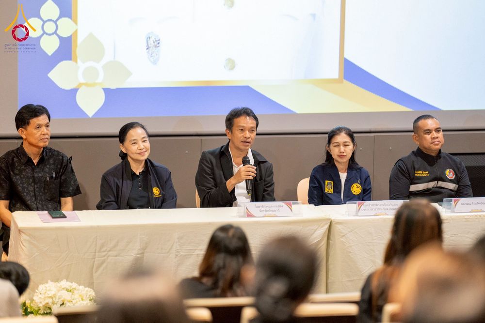 ภาพ No.271921:วันที่ 22 พฤศจิกายน พ.ศ. 2568 ผู้ว่าฯ ปทุมธานี ลงพื้นที่เยี่ยม “อำเภอคลองหลวง” พร้อมชมการเตรียมความพร้อมเทศกาลสวนดอกไม้ปทุมธานี “ทุ่งสวรรค์ ตะวันฉาย” ณ วัดพระธรรมกาย