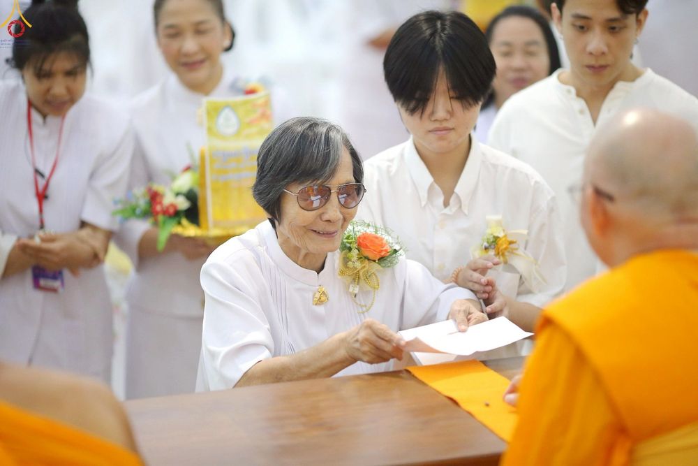 ภาพ No.258611:วันที่ 19 ตุลาคม พ.ศ. 2568 พิธีทอดกฐินสามัคคีทั่วไทย 30,000 วัด โดยคณะศิษยานุศิษย์ บูชาธรรม 81 ปี หลวงพ่อธัมมชโย ณ ศูนย์ปฎิบัติธรรมน้ำใสใจสว่าง  เขตบางกอกน้อย กรุงเทพมหานคร