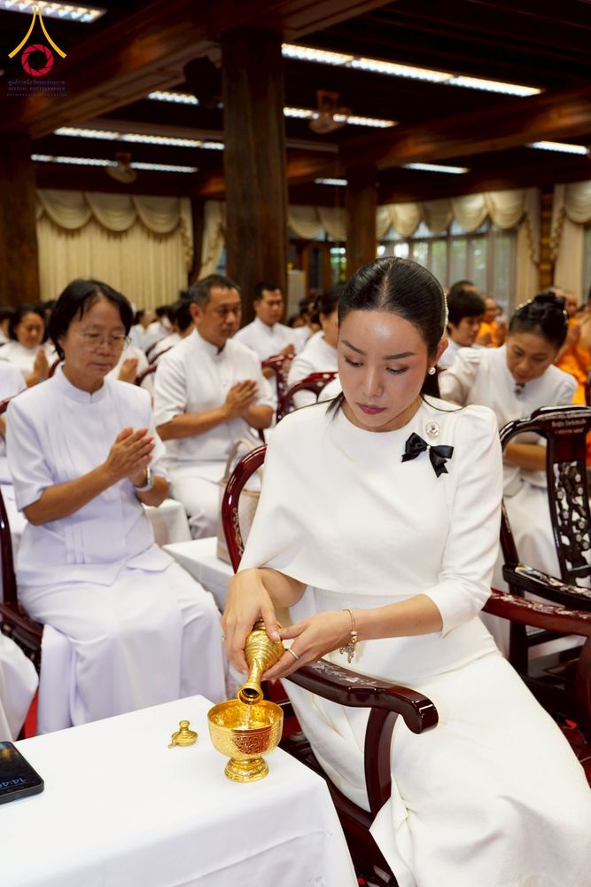 ภาพ No.270789:วันที่ 18 พฤศจิกายน พ.ศ. 2568 วัดพระธรรมกาย เป็นเจ้าภาพบำเพ็ญกุศล  คุณยายอาจารย์ ดร.ตรีธา เนียมขำ  อดีตนายกสมาคมศิษย์หลวงพ่อวัดปากน้ำ ณ ศาลาสตมานุสรณ์ (ศาลาเรือนไทย) วัดปากน้ำ  พระอารามหลวง เขตภาษีเจริญ กรุงเทพมหานคร